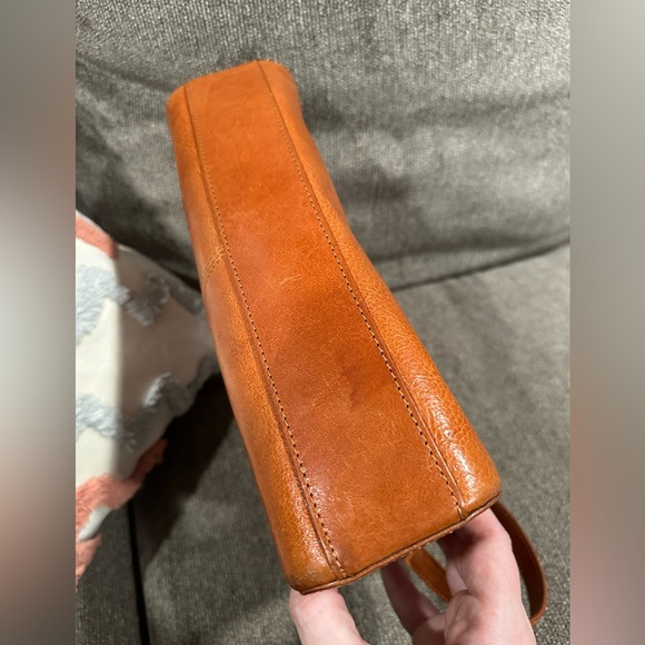 Wilsons Leather Pelle Studio Cognac Shoulder Bag - Picture 4 of 12